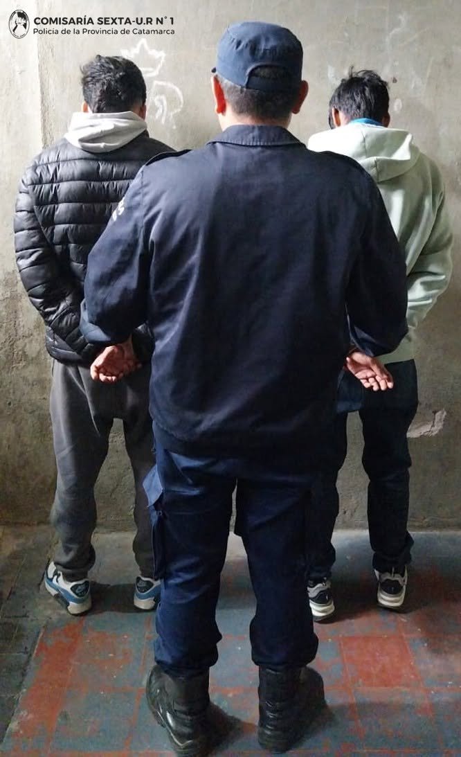 Efectivos policiales arrestaron a dos jóvenes por una supuesta infracción al código de faltas de la provincia